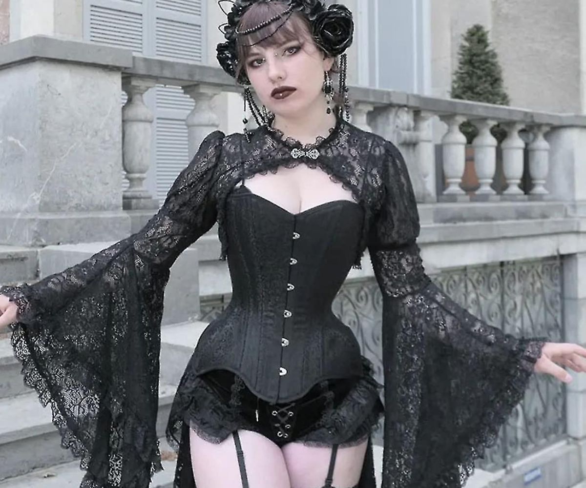 The 90s Goth