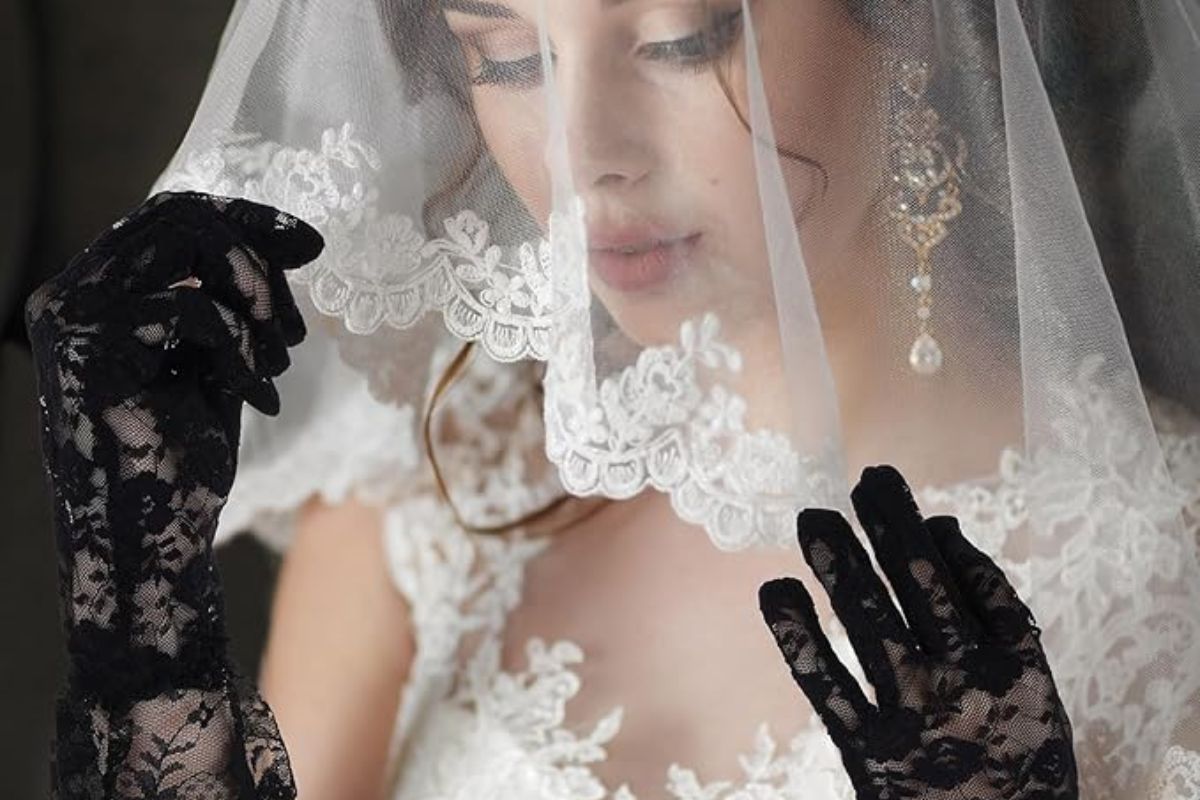 Elegant Black Lace Gloves for Women – Bridal, Opera & Prom Styles