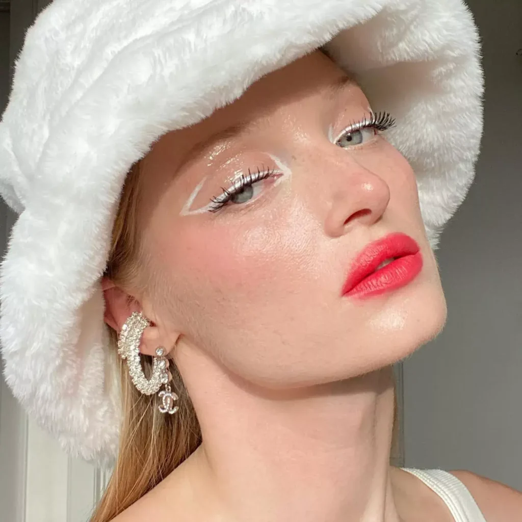 Open Oversized Cat Eye Look