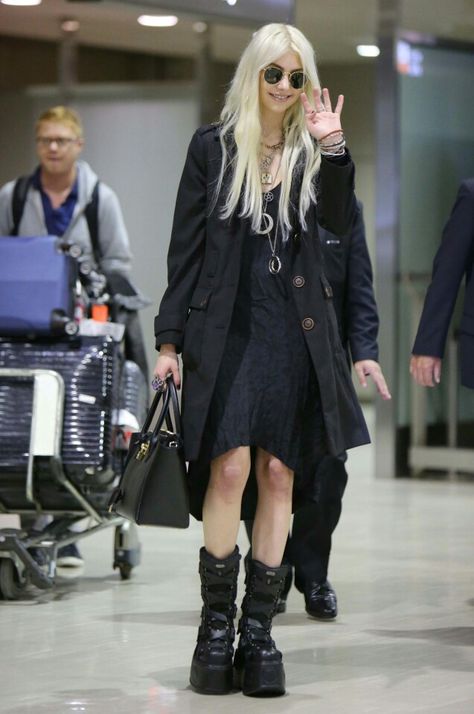 Taylor Momsen platform boots